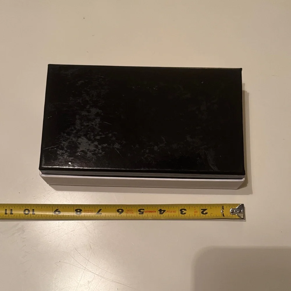 Marc Jacobs White Rectangular Box - Picture 3 of 8